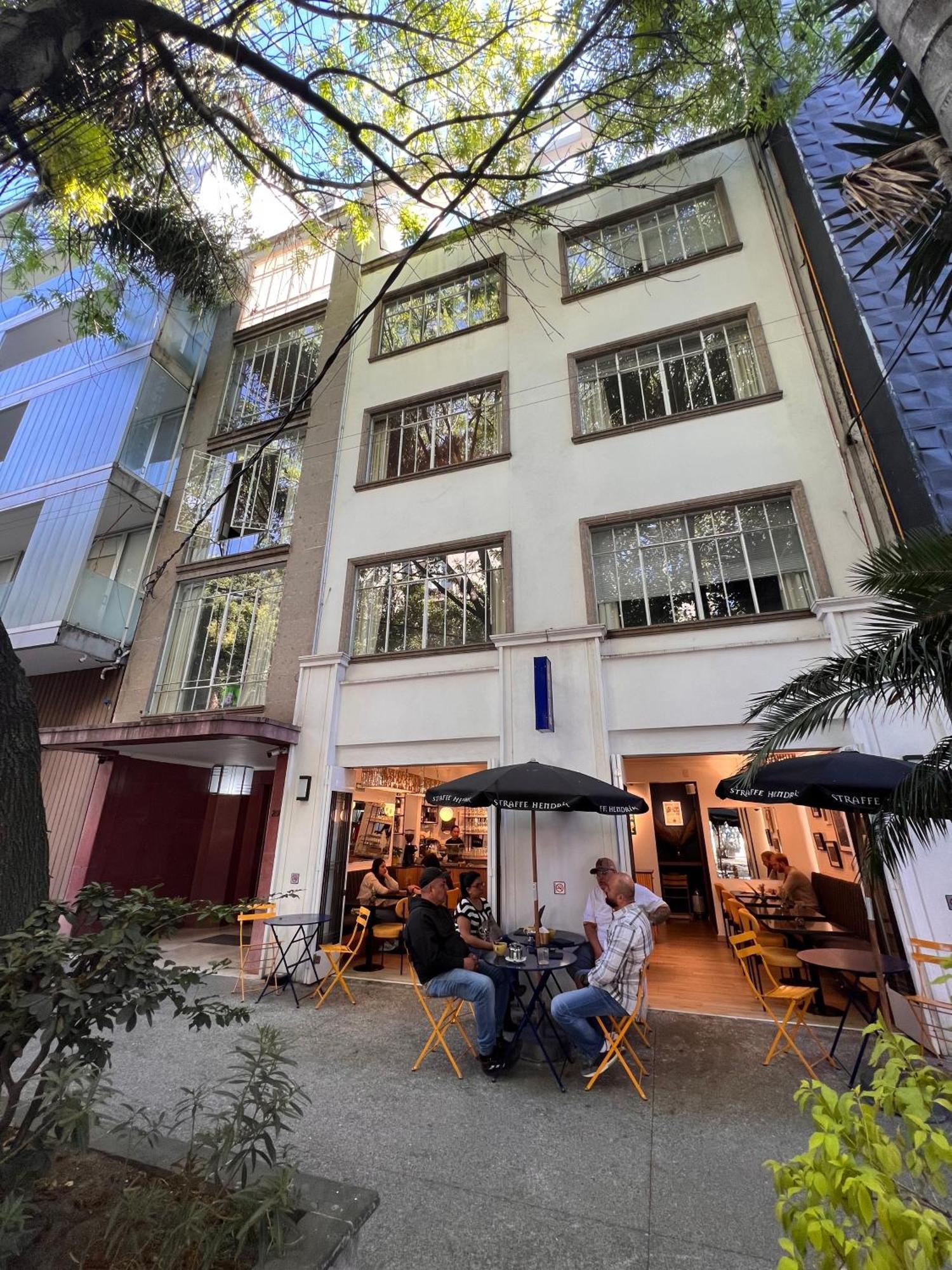 Condesa Campeche 9 Comfortable 2 Bedroom, 1 Bath Retreat Featuring Generous Spaces